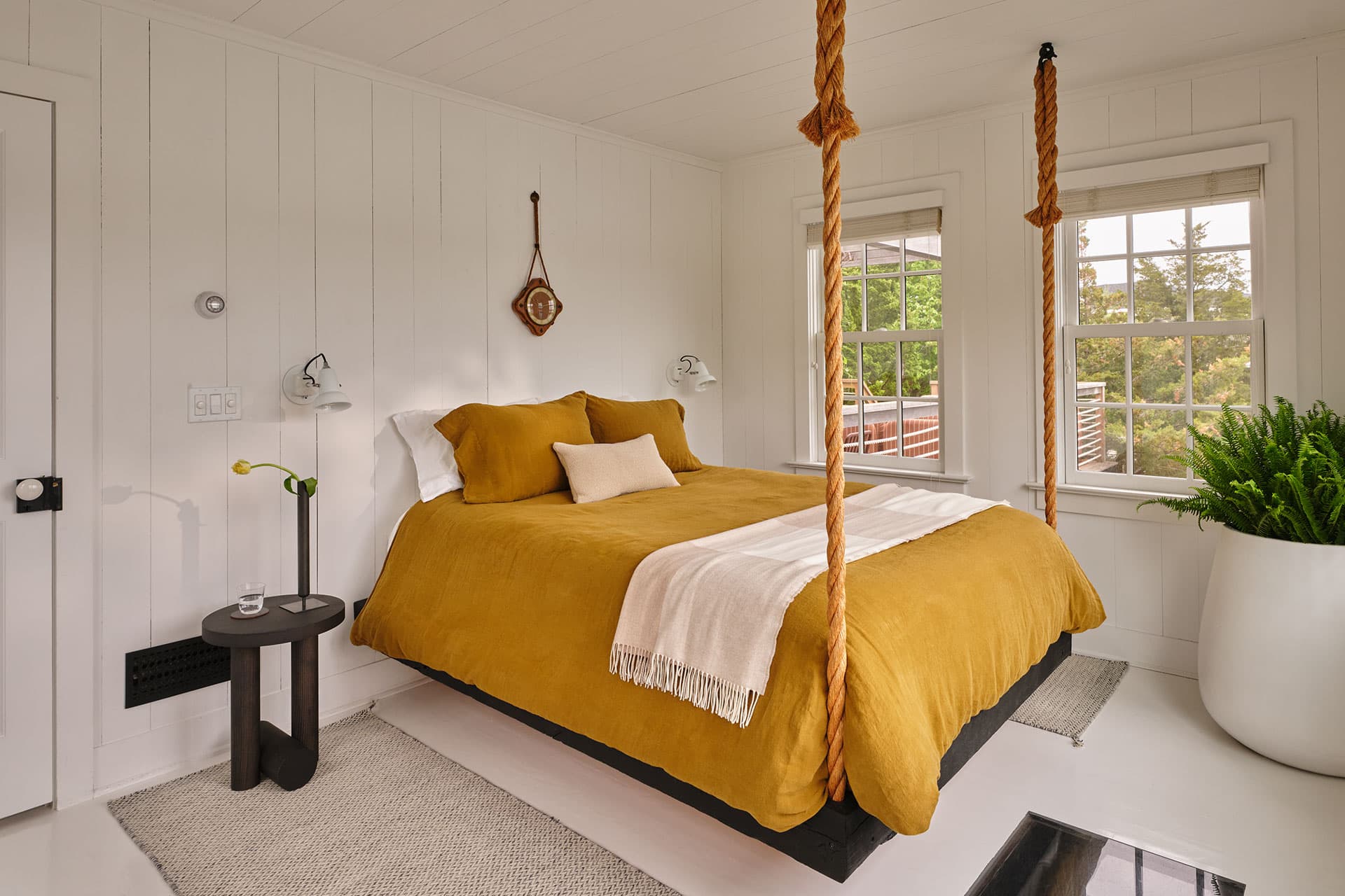 Third bedroom, queen, en suite.