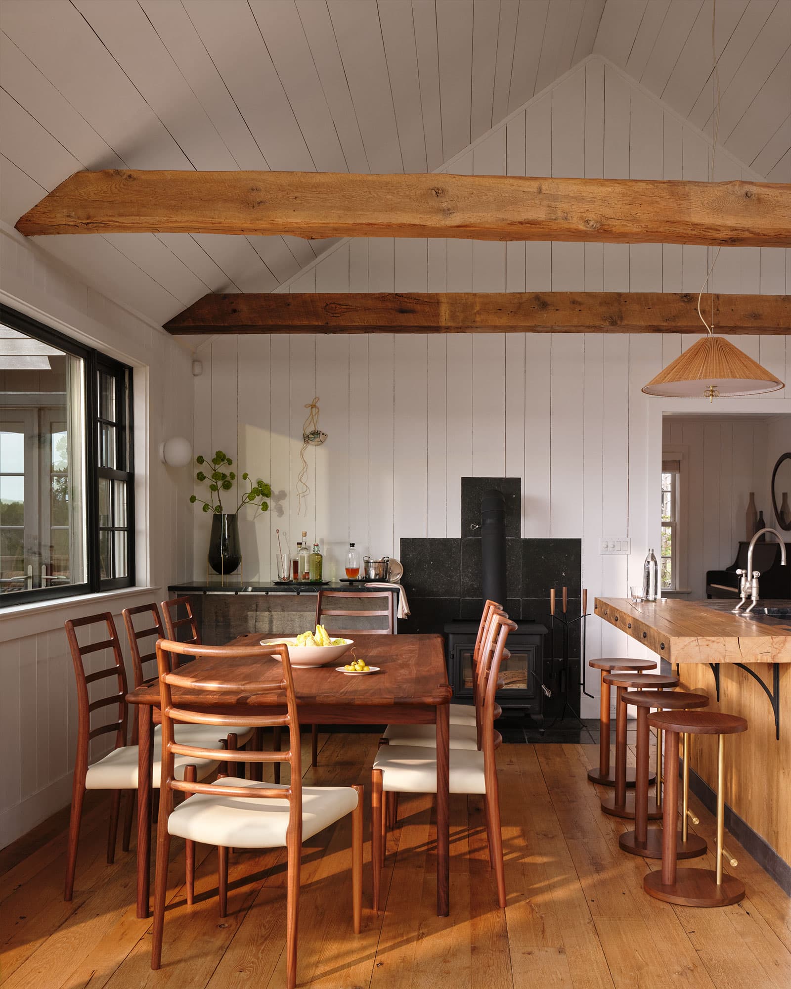 Møller Otto dining table.